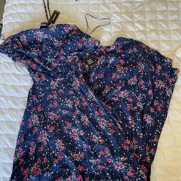 Express floral halter maxi dress - Picture 4 of 10